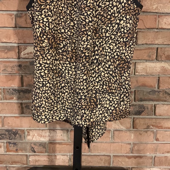 Sleeveless leopard print blouse with black trim size small - Picture 9 of 14